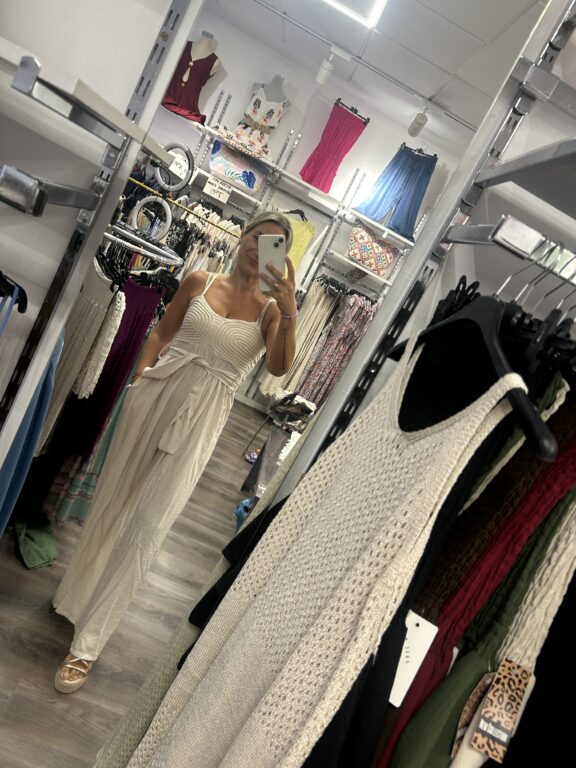 mono beige nuevo