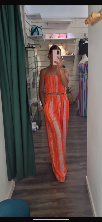 conjunto tonos naranja y azul