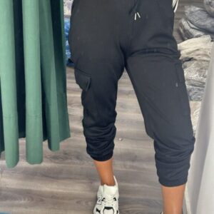 jogger negro bolsillo