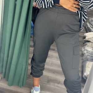 jogger gris bolsillo