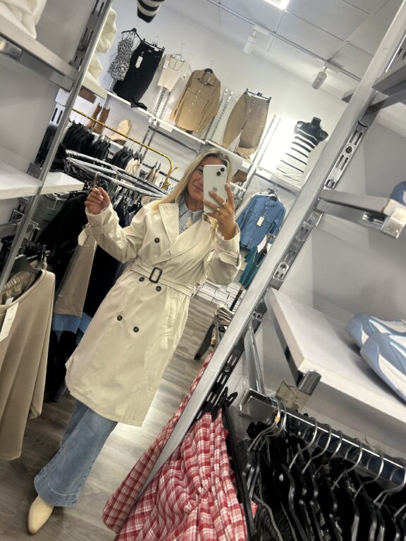 gabardina beige clara