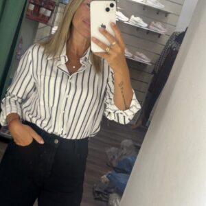 camisa blanca raya negra
