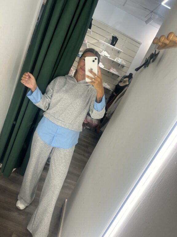 chandals con camisa gris