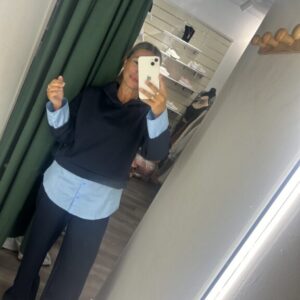 chandals con camisa azul marino