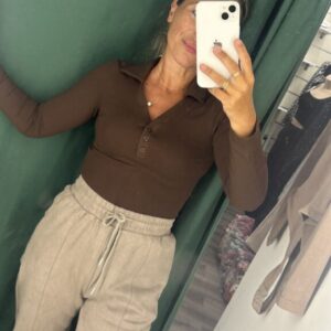 body marrón chocolate polo