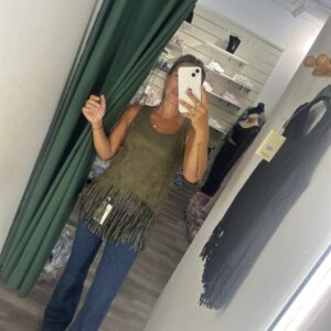 camiseta verde antelina flecos
