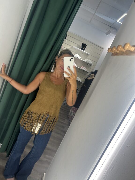 camiseta camel antelina flecos