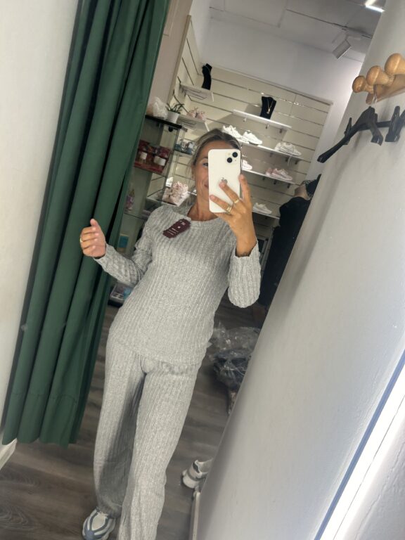 conjunto gris promo sin gorro 682
