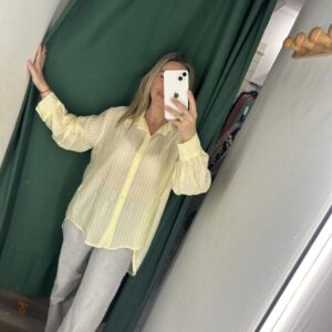 camisa amarilla rayas blancas