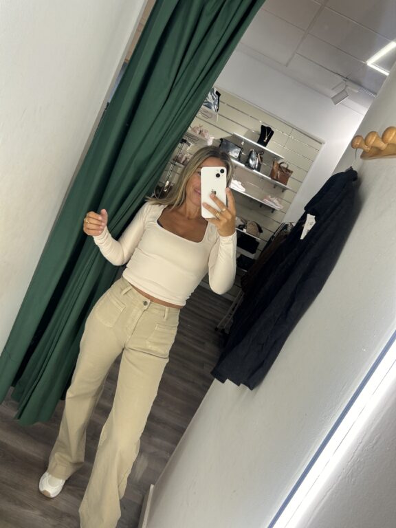 camiseta beige corta