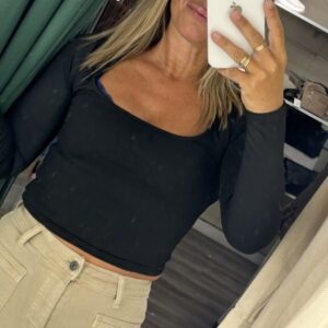 camiseta corta negra