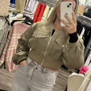 chaqueta verde corta