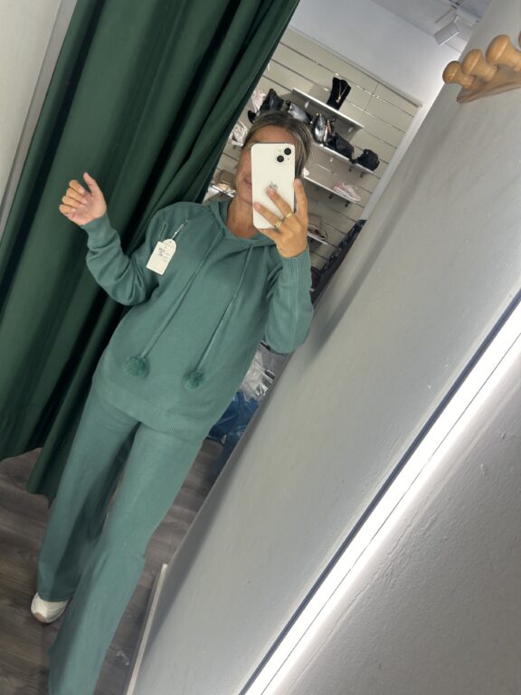 conjunto verde pompón