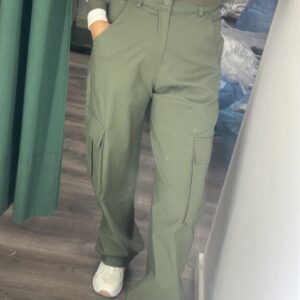 pantalones bolsillos verde
