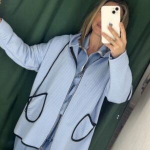 Cárdigan celeste filo negro