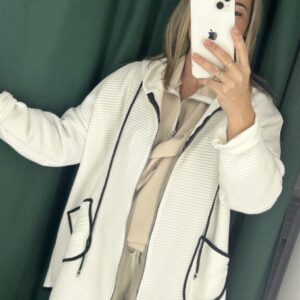 cardigan blanco filo negro