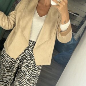 chaqueta antelina beige
