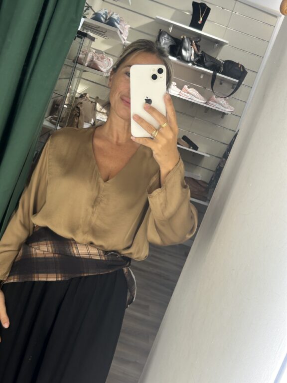 camisa saten camel