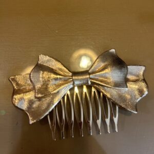 Peinecillos lazo dorado