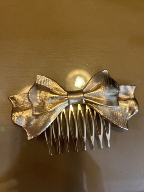 Peinecillos lazo dorado