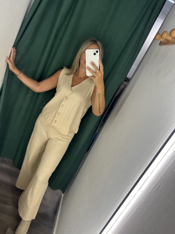 conjunto chalequillo beige
