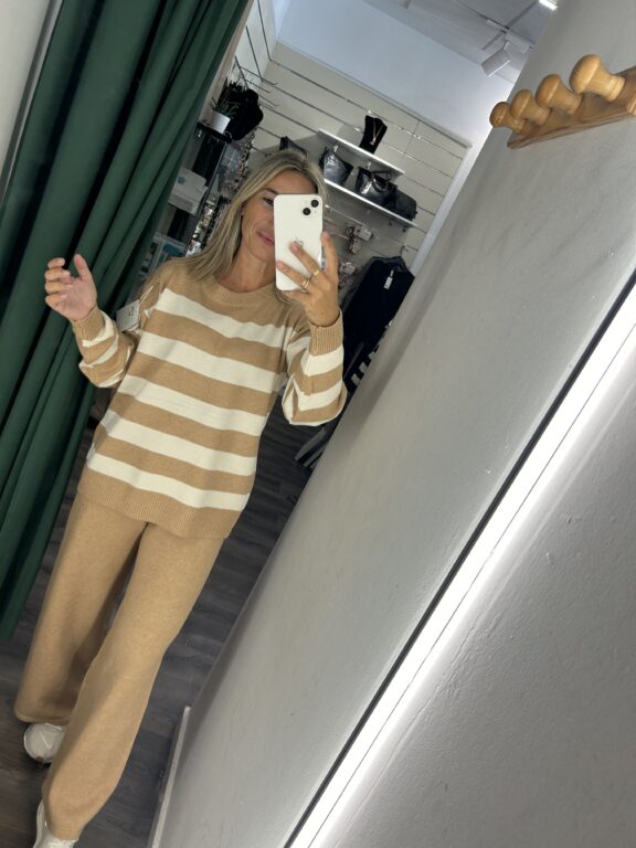 conjunto punto rayas camel
