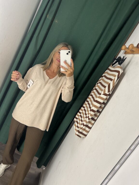 jersey cuello pico basico beige
