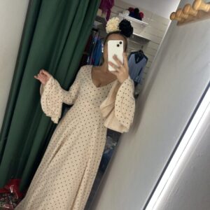 Bata beige lunaritos negro