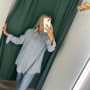 camisa celeste raya blanca