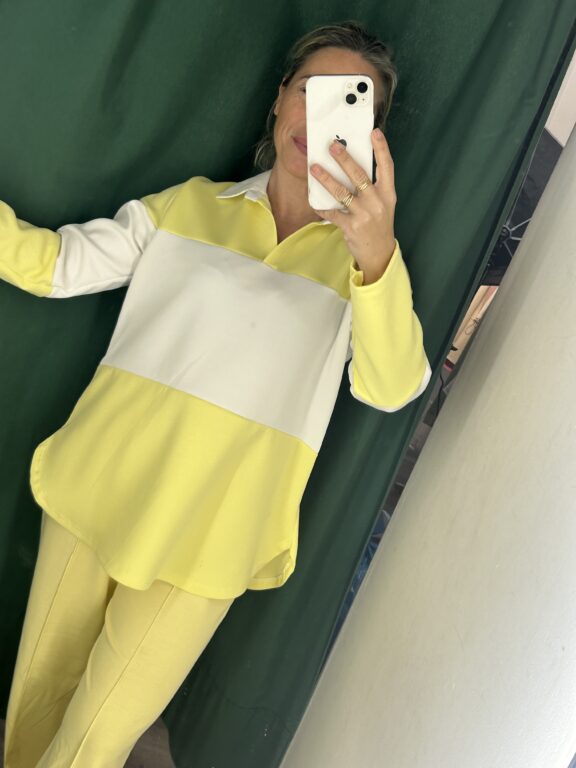 sudadera amarilla y blanca oversize
