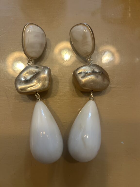 pendiente piedra dorada