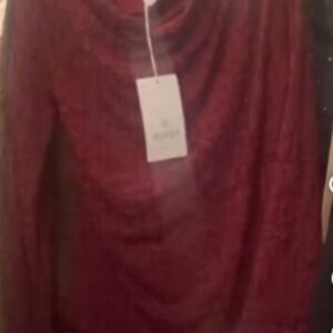 camiseta encaje burdeos