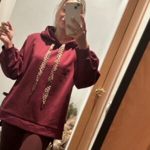 sudadera cuerdas animal print burdeos