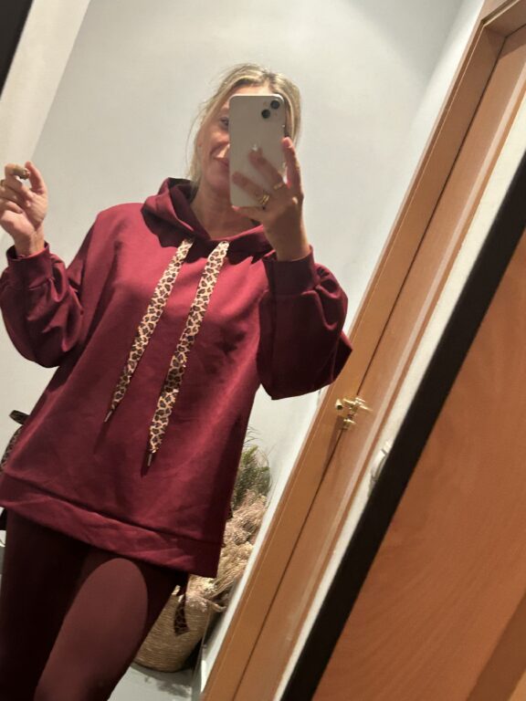sudadera cuerdas animal print burdeos