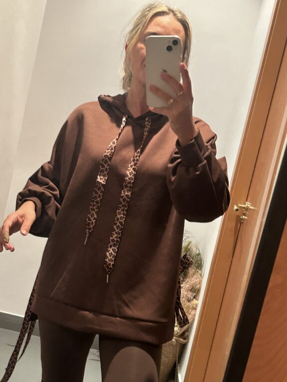 sudadera cuerdas animal print marron