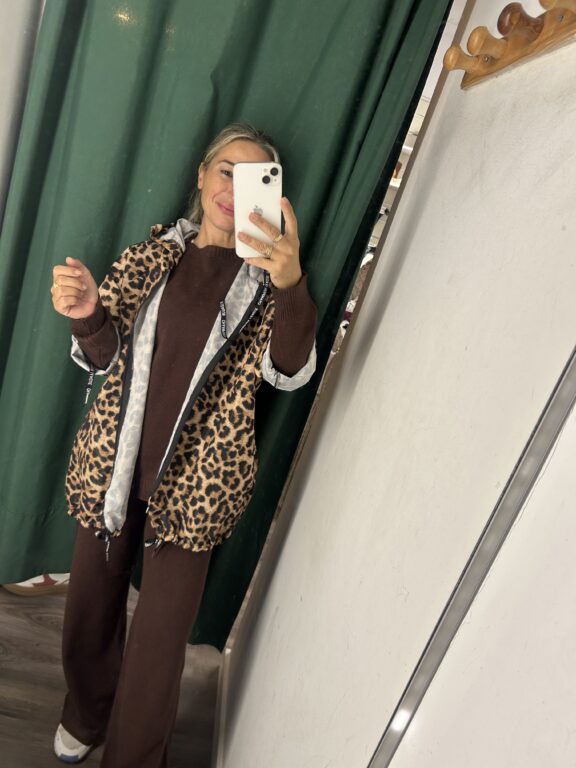 chubasquero leopardo