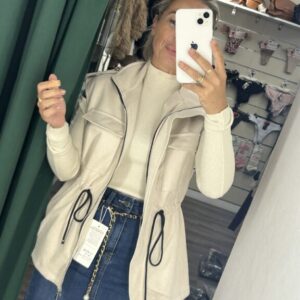 chaqueta antelina sin mangas beige