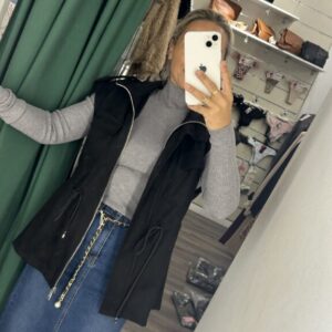 chaqueta antelina sin mangas negra