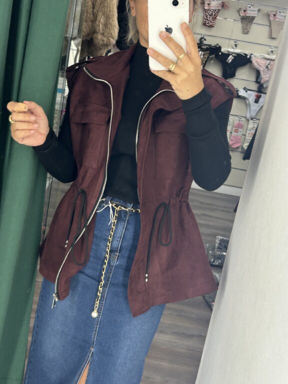 chaqueta sin mangas antelina burdeos