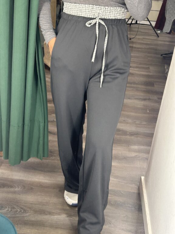 pantalon gris oscuro cintura cuadro
