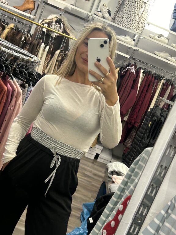 camiseta blanca transparente zara