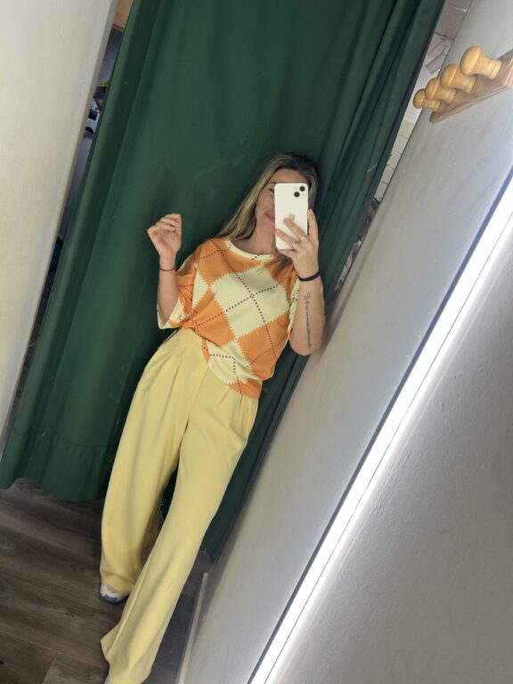 pantalon amarillo capa aire pinzas