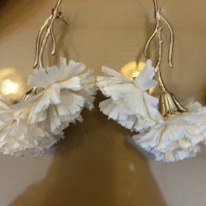 pendientes clavel beige