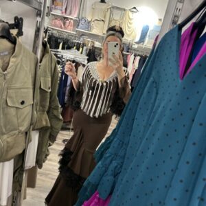 vestido marron volante tul