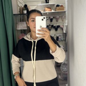 sudadera negra y beige diana