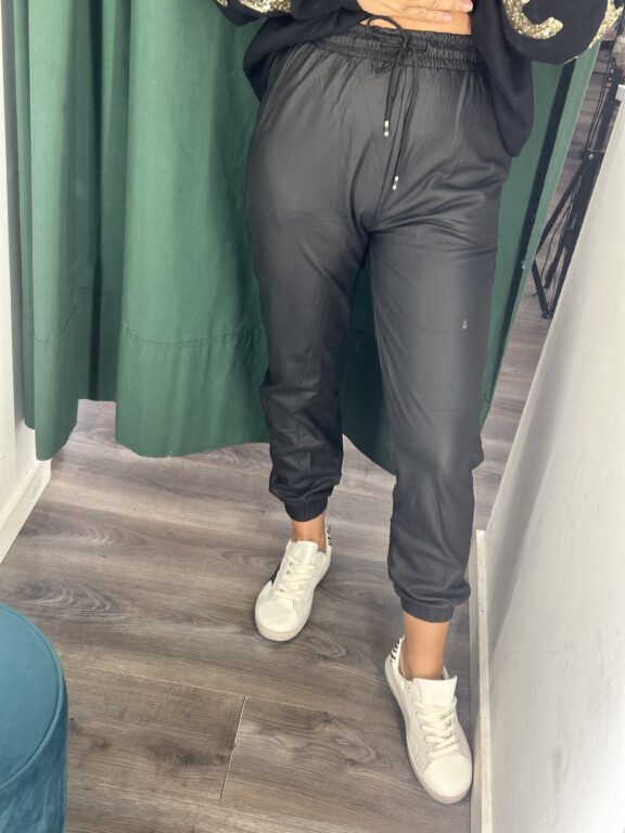 jogger polipiel negro