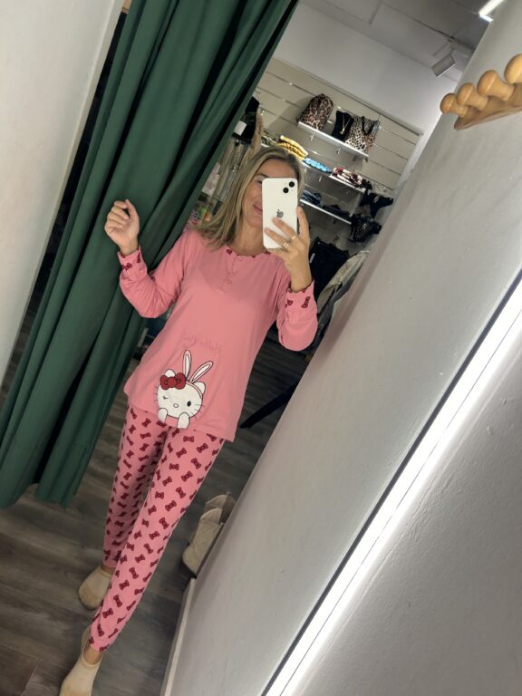pijama kitty rosa fuerte