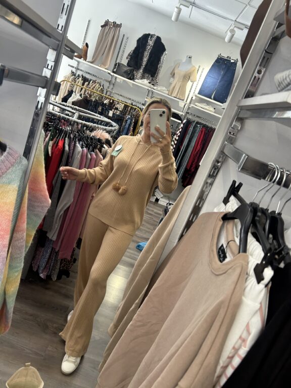 conjunto pompón camel