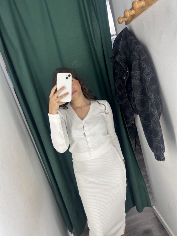 conjunto rebeca y falda blanco