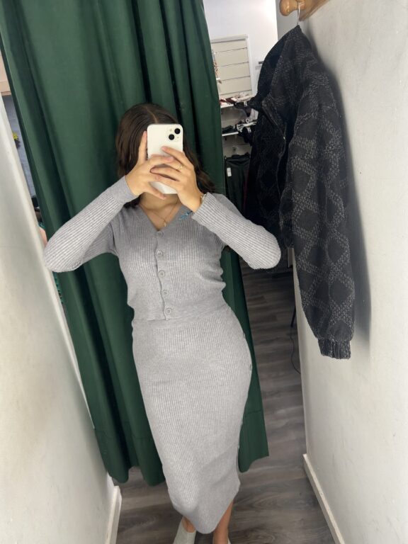 conjunto rebeca con falda gris